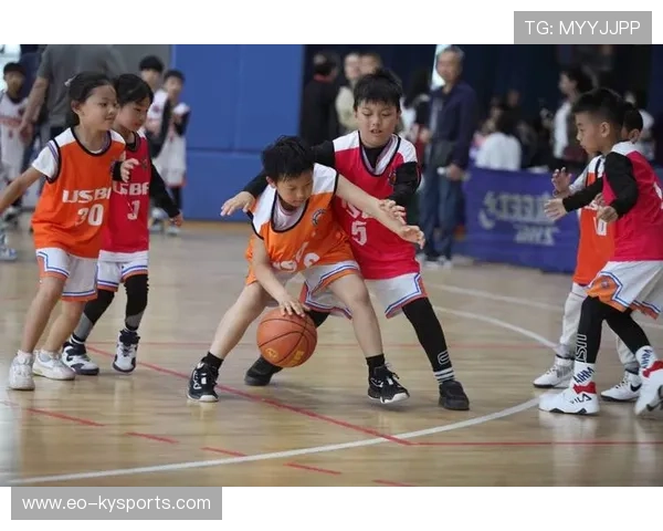 全国青少年篮球体育舞蹈节在武汉精彩展开，融合多元素表演，少年篮球舞蹈秀视频